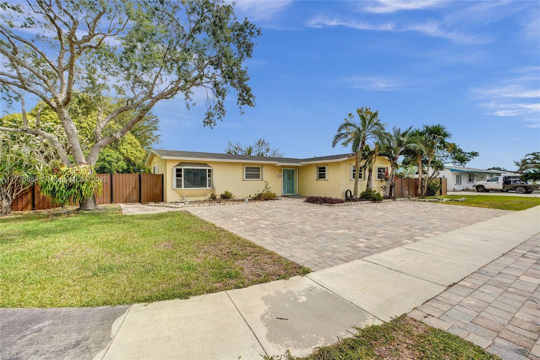 Vendido Recientemente: $650,000 (4 camas, 2 baños, 1690 Pies cuadrados)