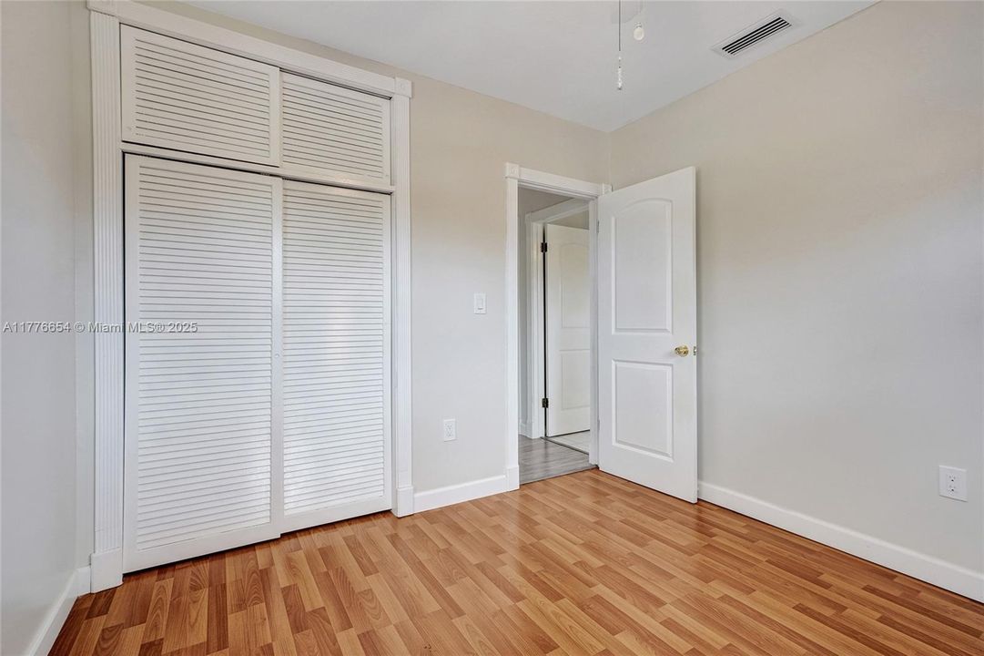 Vendido Recientemente: $650,000 (4 camas, 2 baños, 1690 Pies cuadrados)