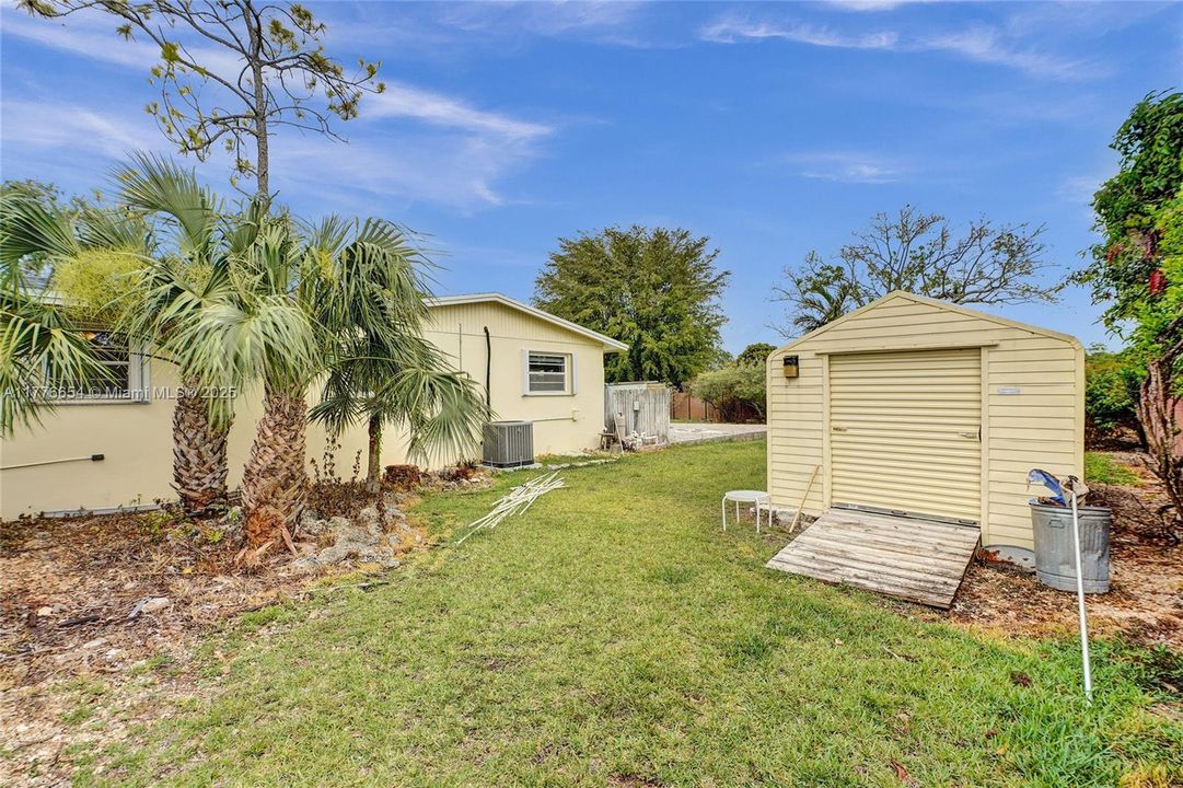 Vendido Recientemente: $650,000 (4 camas, 2 baños, 1690 Pies cuadrados)