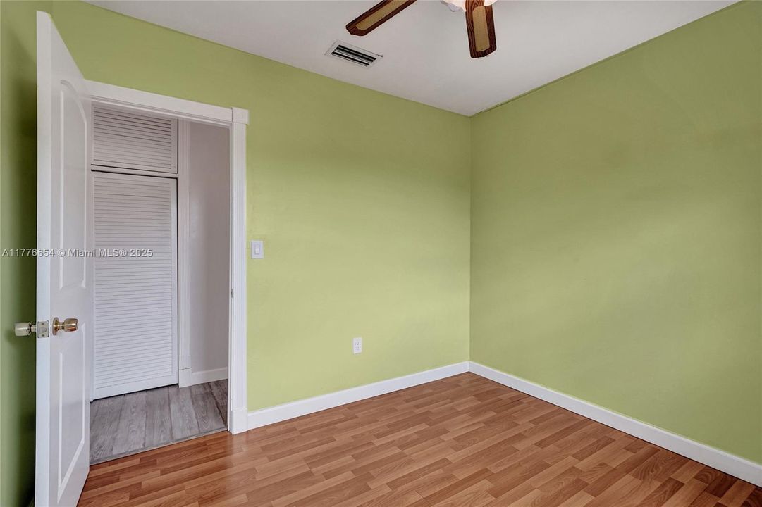 Vendido Recientemente: $650,000 (4 camas, 2 baños, 1690 Pies cuadrados)