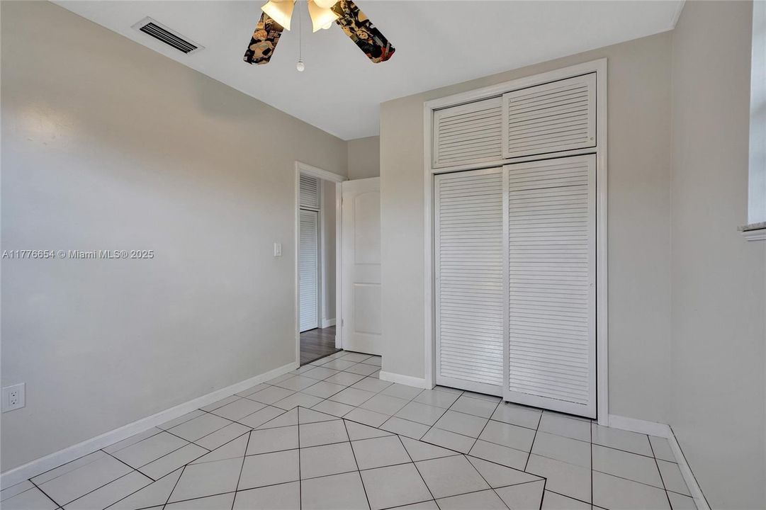 Vendido Recientemente: $650,000 (4 camas, 2 baños, 1690 Pies cuadrados)