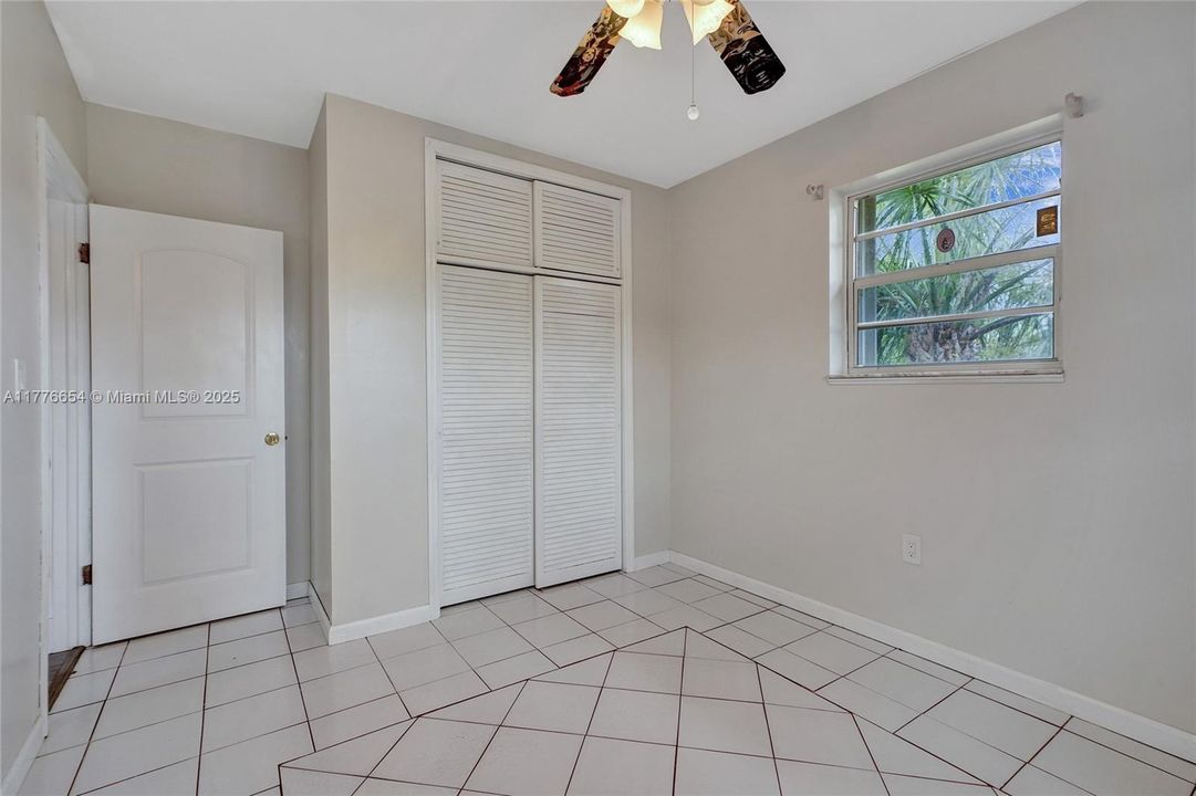 Vendido Recientemente: $650,000 (4 camas, 2 baños, 1690 Pies cuadrados)