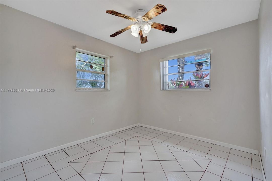 Vendido Recientemente: $650,000 (4 camas, 2 baños, 1690 Pies cuadrados)