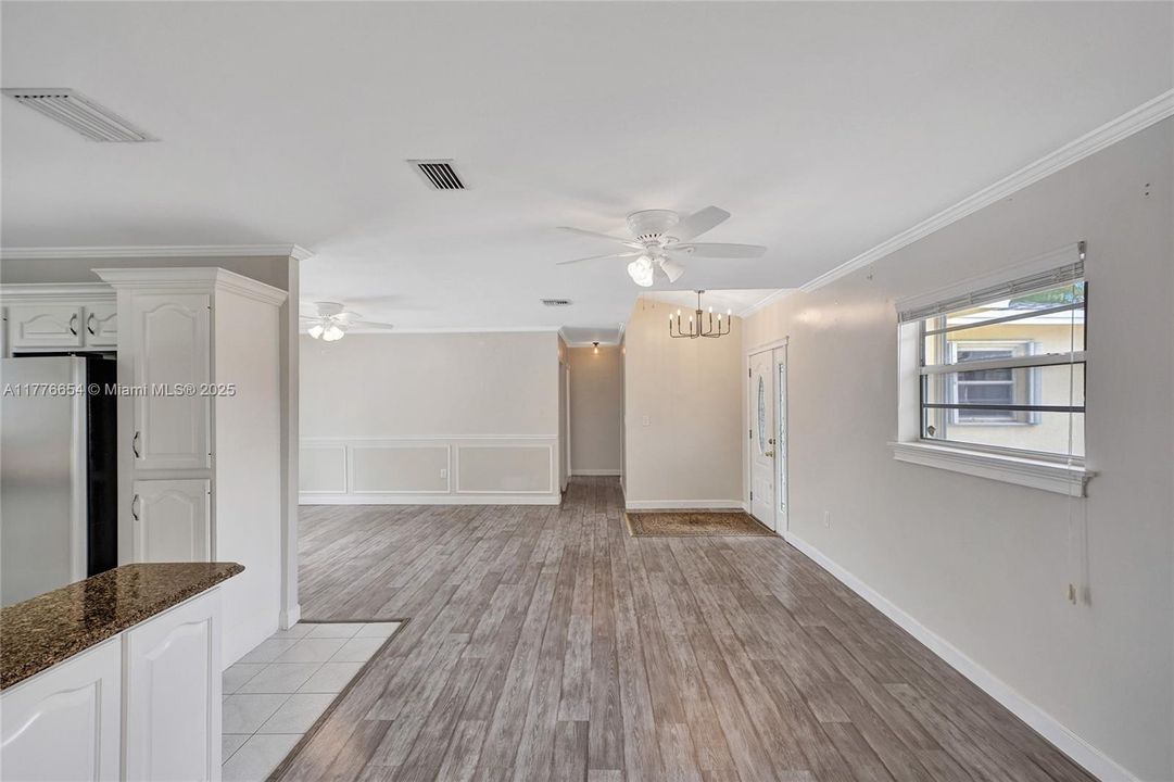 Vendido Recientemente: $650,000 (4 camas, 2 baños, 1690 Pies cuadrados)