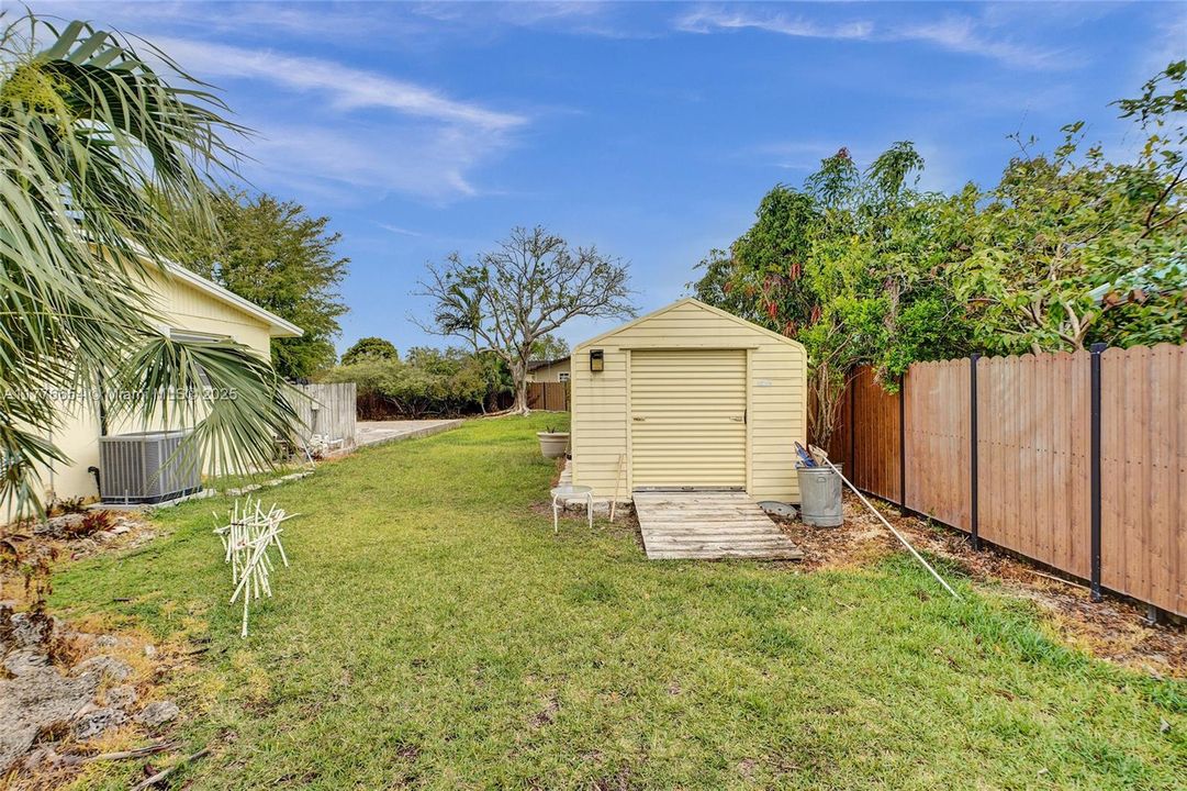 Vendido Recientemente: $650,000 (4 camas, 2 baños, 1690 Pies cuadrados)