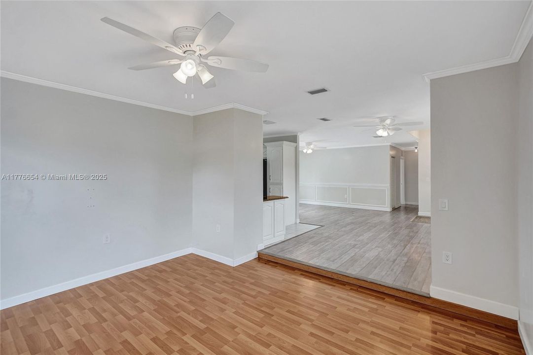 Vendido Recientemente: $650,000 (4 camas, 2 baños, 1690 Pies cuadrados)