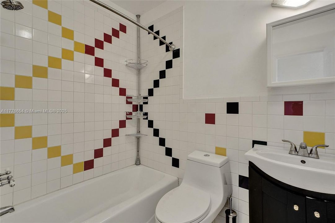 Vendido Recientemente: $650,000 (4 camas, 2 baños, 1690 Pies cuadrados)