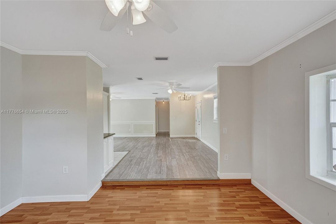 Vendido Recientemente: $650,000 (4 camas, 2 baños, 1690 Pies cuadrados)