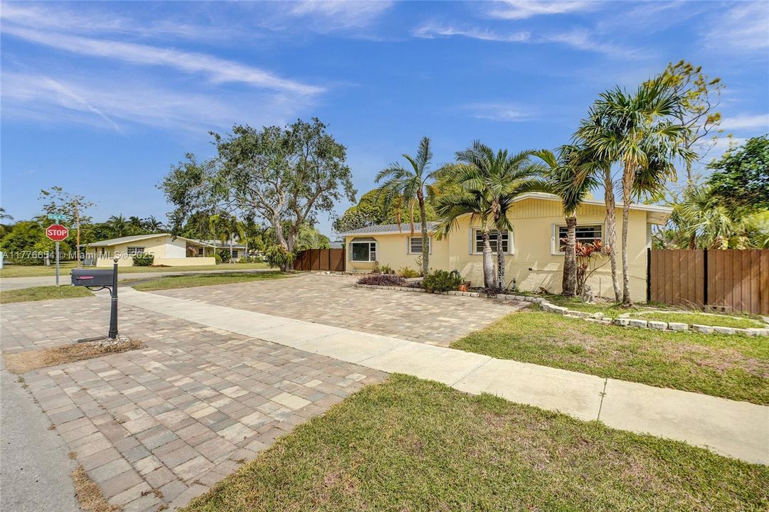 Vendido Recientemente: $650,000 (4 camas, 2 baños, 1690 Pies cuadrados)