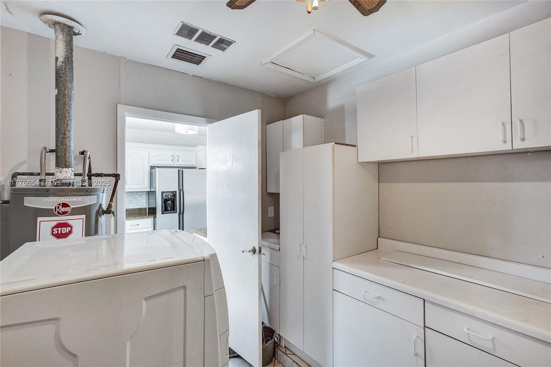 Vendido Recientemente: $650,000 (4 camas, 2 baños, 1690 Pies cuadrados)