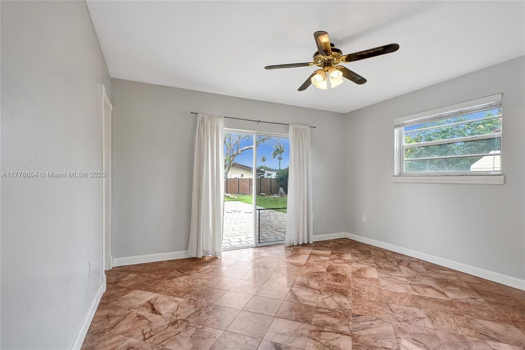 Vendido Recientemente: $650,000 (4 camas, 2 baños, 1690 Pies cuadrados)