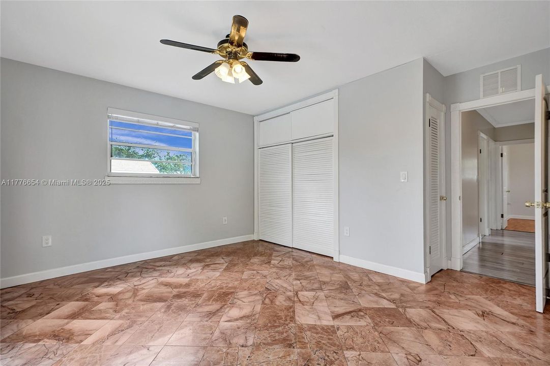 Vendido Recientemente: $650,000 (4 camas, 2 baños, 1690 Pies cuadrados)