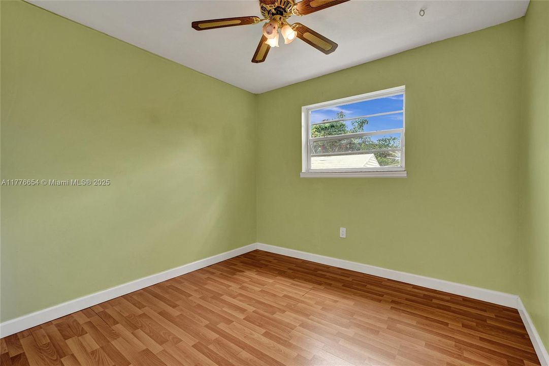 Vendido Recientemente: $650,000 (4 camas, 2 baños, 1690 Pies cuadrados)