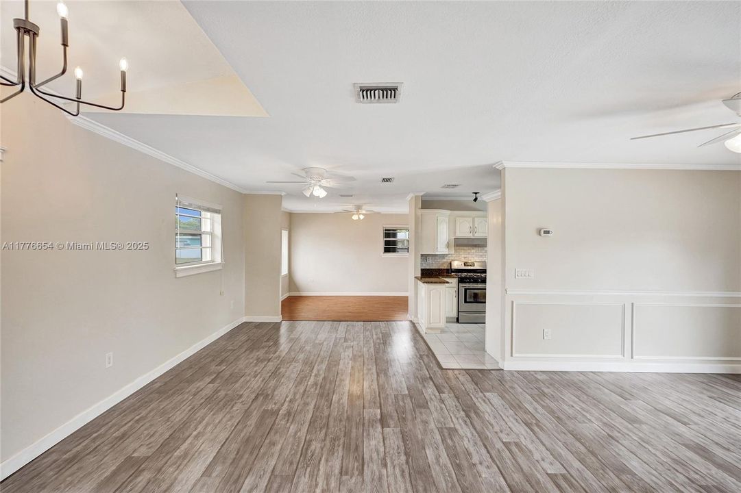 Vendido Recientemente: $650,000 (4 camas, 2 baños, 1690 Pies cuadrados)