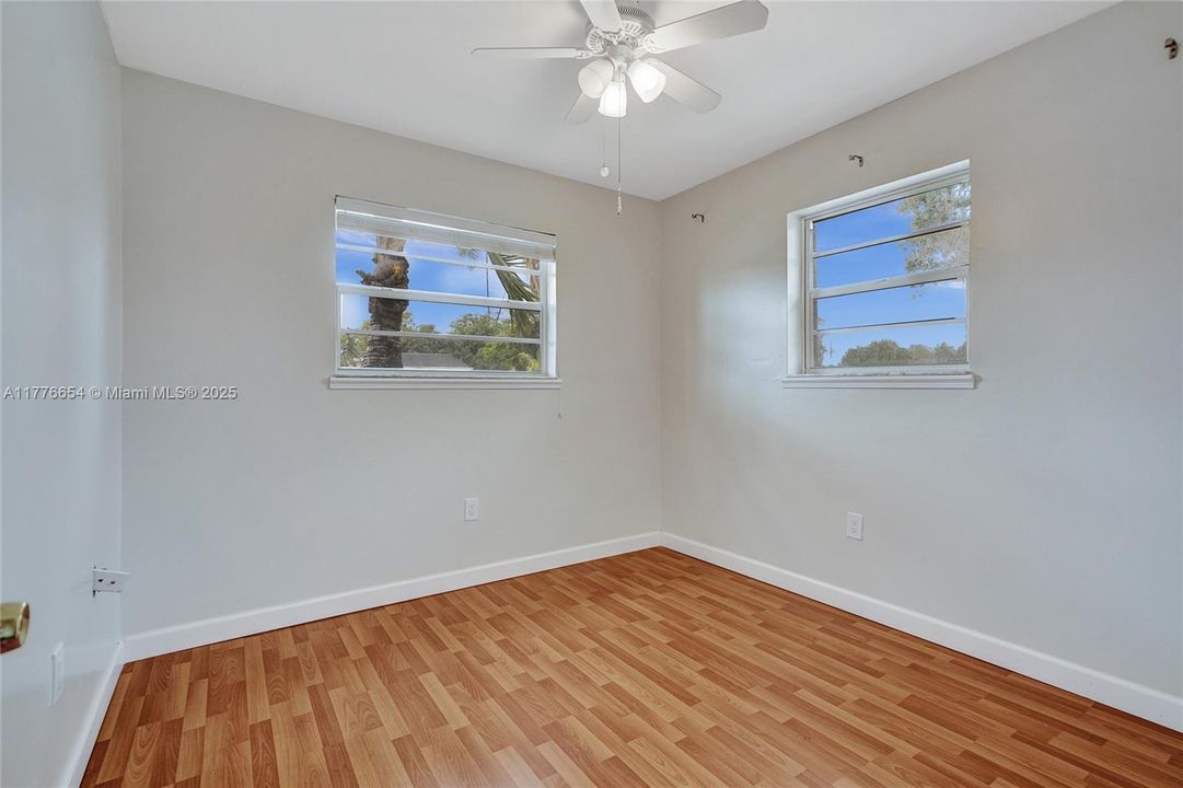 Vendido Recientemente: $650,000 (4 camas, 2 baños, 1690 Pies cuadrados)