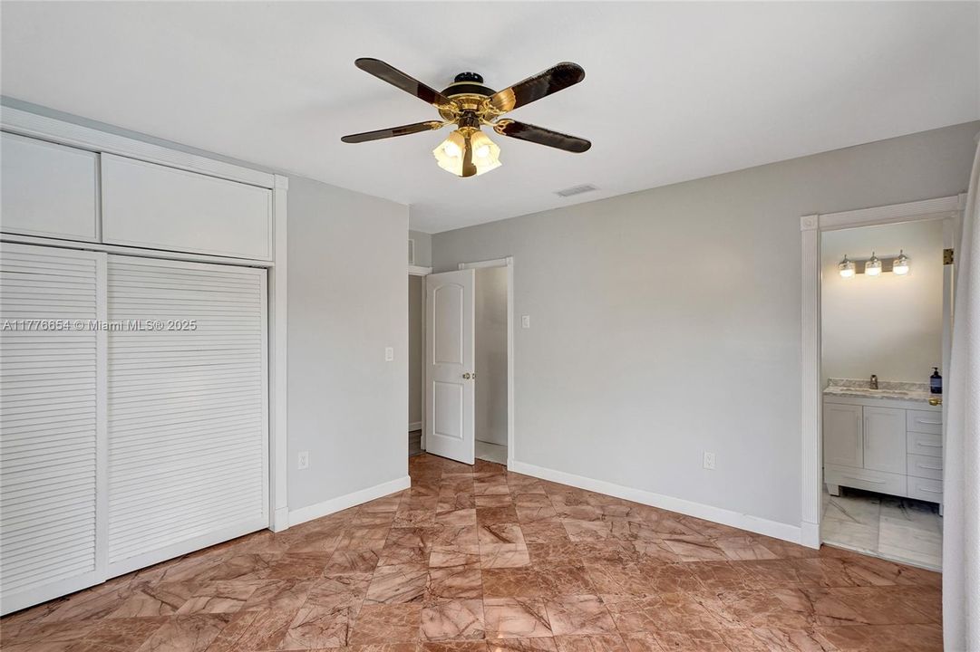 Vendido Recientemente: $650,000 (4 camas, 2 baños, 1690 Pies cuadrados)