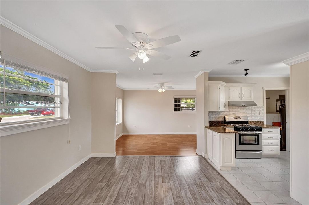 Vendido Recientemente: $650,000 (4 camas, 2 baños, 1690 Pies cuadrados)