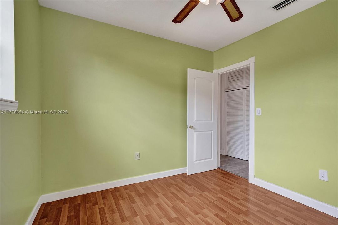 Vendido Recientemente: $650,000 (4 camas, 2 baños, 1690 Pies cuadrados)