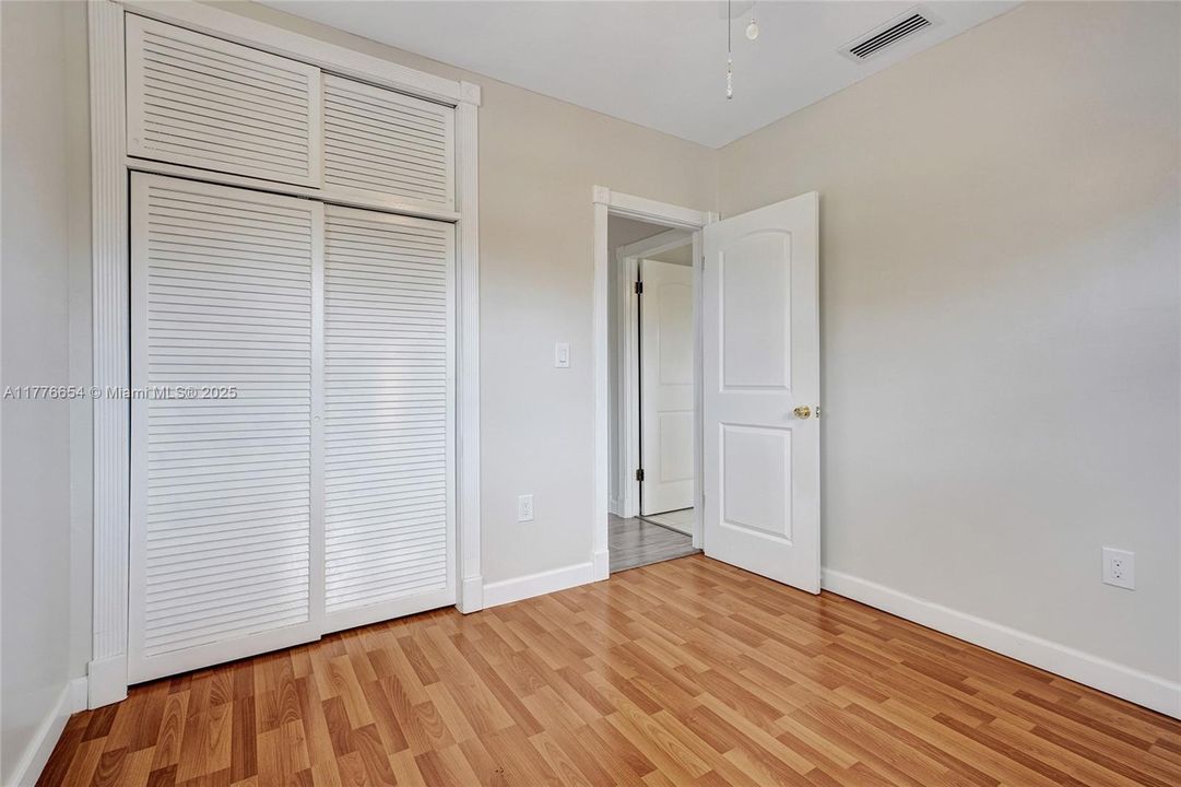 Vendido Recientemente: $650,000 (4 camas, 2 baños, 1690 Pies cuadrados)