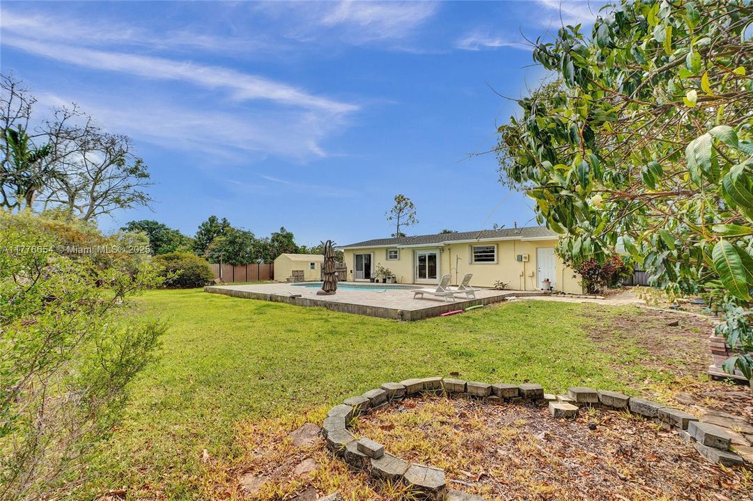 Vendido Recientemente: $650,000 (4 camas, 2 baños, 1690 Pies cuadrados)