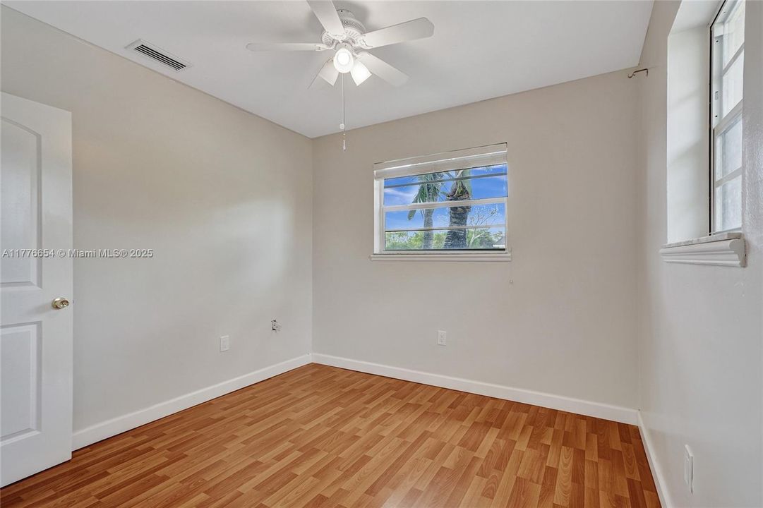 Vendido Recientemente: $650,000 (4 camas, 2 baños, 1690 Pies cuadrados)