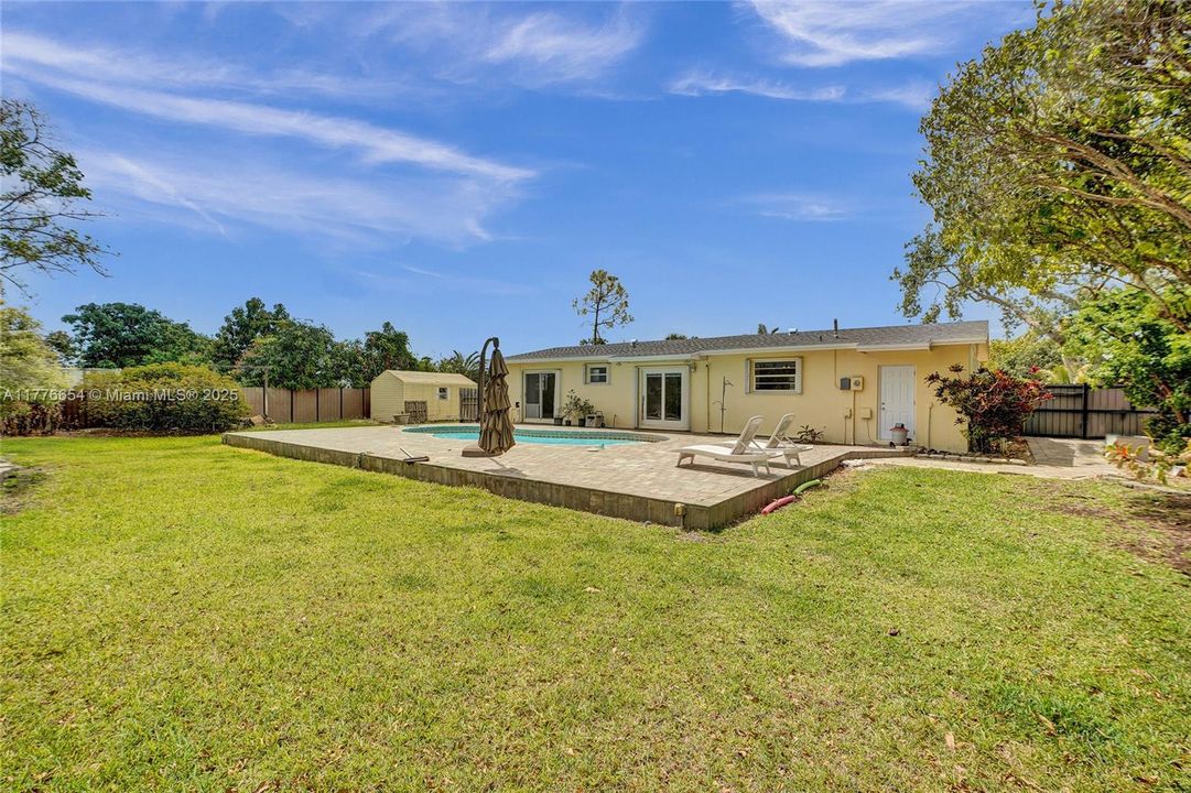 Vendido Recientemente: $650,000 (4 camas, 2 baños, 1690 Pies cuadrados)