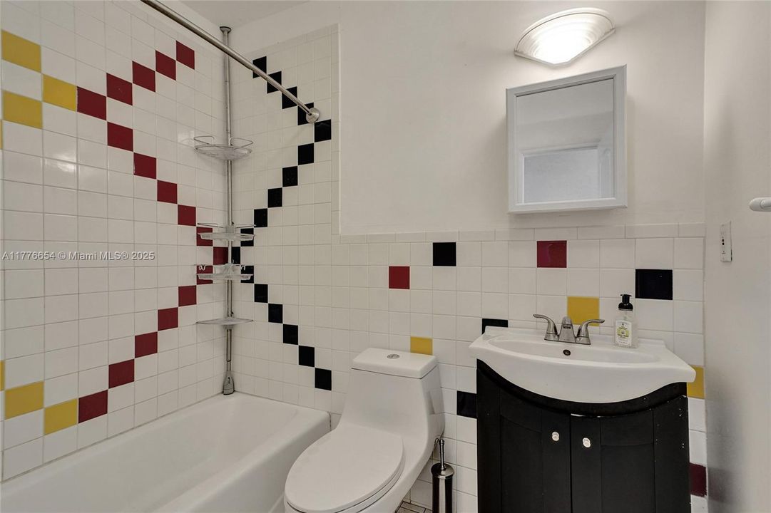 Vendido Recientemente: $650,000 (4 camas, 2 baños, 1690 Pies cuadrados)