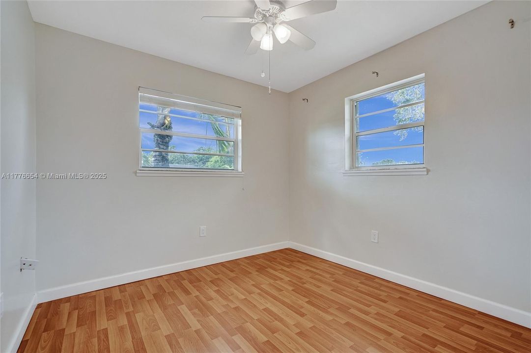 Vendido Recientemente: $650,000 (4 camas, 2 baños, 1690 Pies cuadrados)