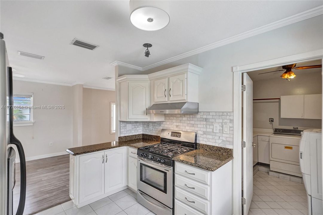 Vendido Recientemente: $650,000 (4 camas, 2 baños, 1690 Pies cuadrados)