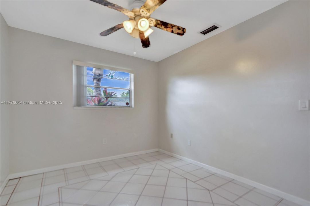 Vendido Recientemente: $650,000 (4 camas, 2 baños, 1690 Pies cuadrados)