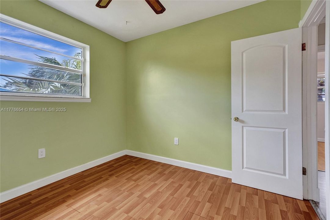 Vendido Recientemente: $650,000 (4 camas, 2 baños, 1690 Pies cuadrados)