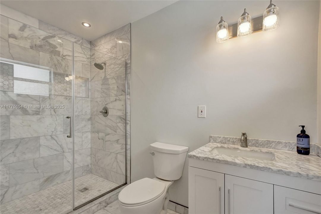 Vendido Recientemente: $650,000 (4 camas, 2 baños, 1690 Pies cuadrados)