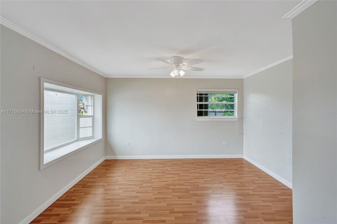 Vendido Recientemente: $650,000 (4 camas, 2 baños, 1690 Pies cuadrados)