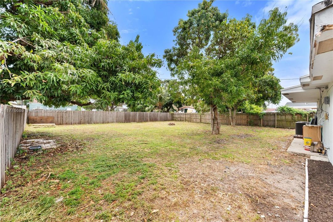 Недавно продано: $425,000 (4 спален, 2 ванн, 1317 Квадратных фут)