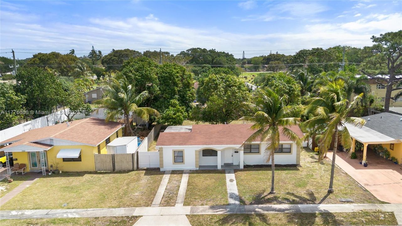 Недавно продано: $425,000 (4 спален, 2 ванн, 1317 Квадратных фут)