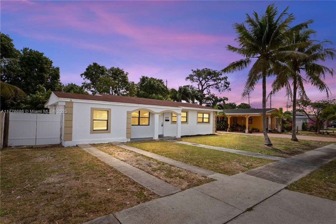 Недавно продано: $425,000 (4 спален, 2 ванн, 1317 Квадратных фут)