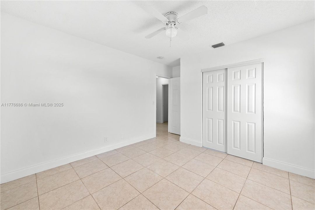 Недавно продано: $425,000 (4 спален, 2 ванн, 1317 Квадратных фут)