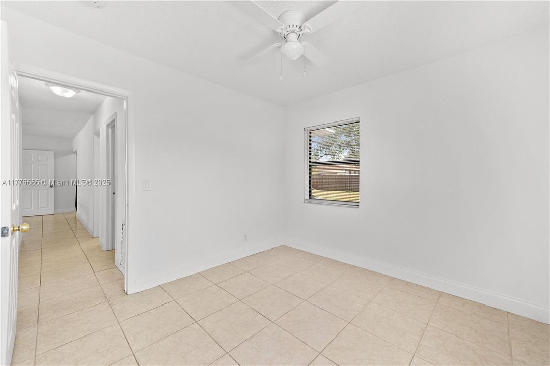 Недавно продано: $425,000 (4 спален, 2 ванн, 1317 Квадратных фут)