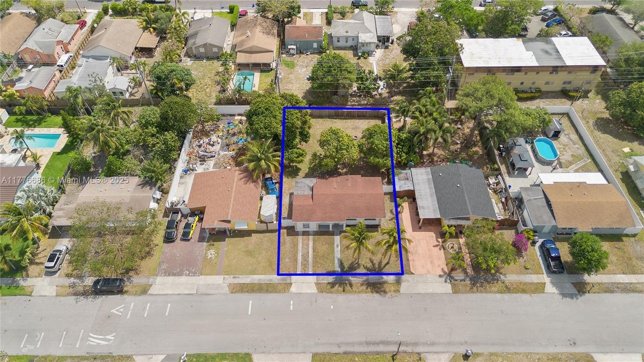 Недавно продано: $425,000 (4 спален, 2 ванн, 1317 Квадратных фут)