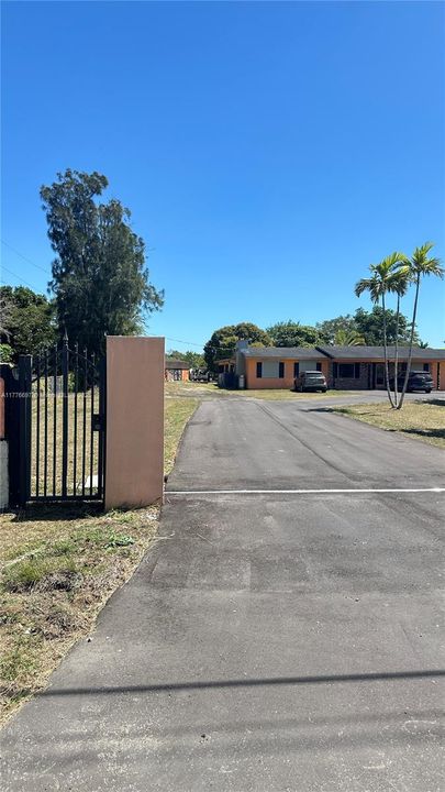 Recently Rented: $1,300 (1 beds, 1 baths, 2626 Square Feet)