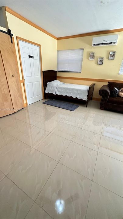 Recently Rented: $1,300 (1 beds, 1 baths, 2626 Square Feet)