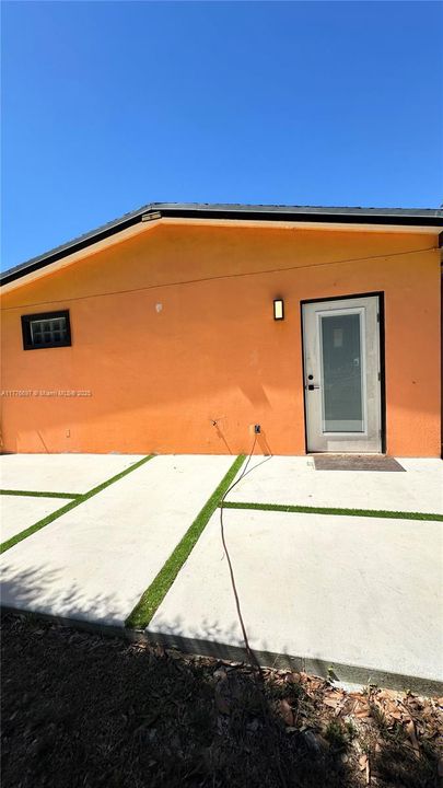 Recently Rented: $1,300 (1 beds, 1 baths, 2626 Square Feet)
