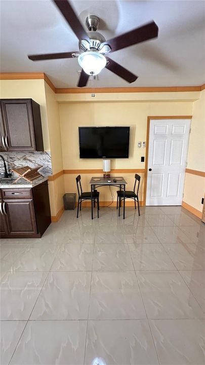 Recently Rented: $1,300 (1 beds, 1 baths, 2626 Square Feet)