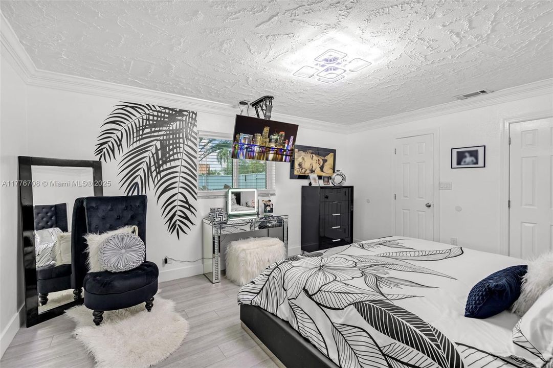 Recently Sold: $810,000 (4 beds, 2 baths, 2030 Square Feet)