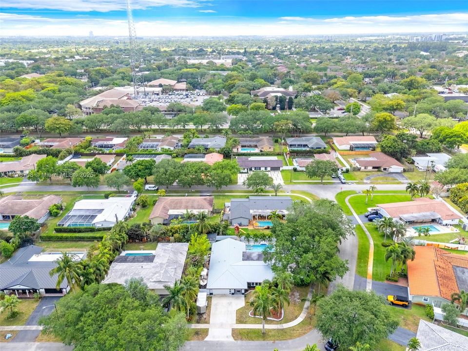 Recently Sold: $810,000 (4 beds, 2 baths, 2030 Square Feet)