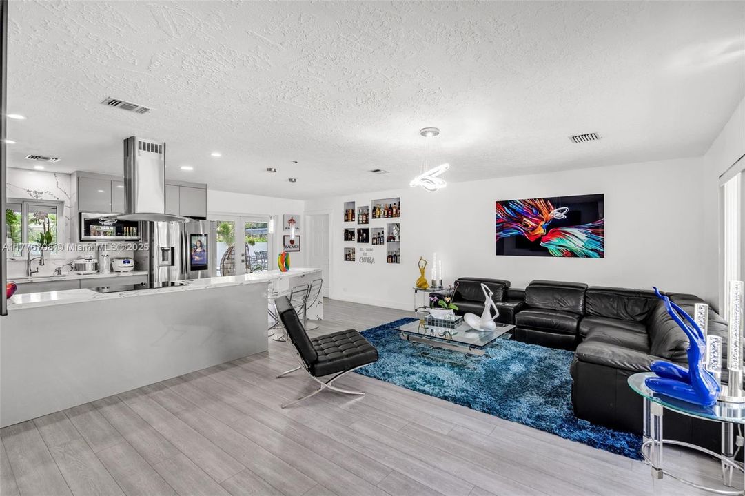 Recently Sold: $810,000 (4 beds, 2 baths, 2030 Square Feet)