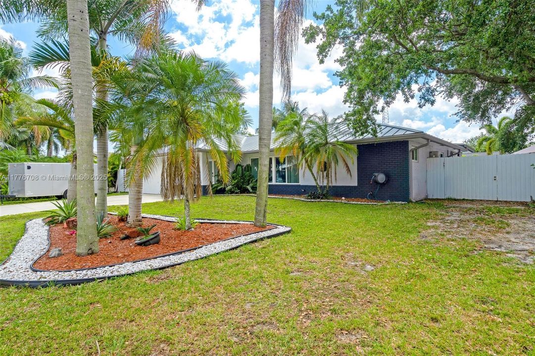 Recently Sold: $810,000 (4 beds, 2 baths, 2030 Square Feet)