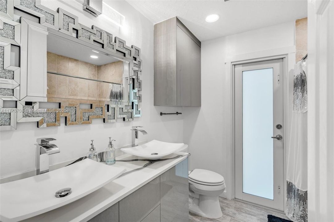 Recently Sold: $810,000 (4 beds, 2 baths, 2030 Square Feet)