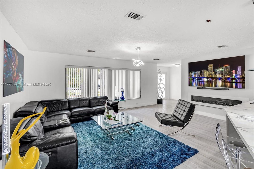 Recently Sold: $810,000 (4 beds, 2 baths, 2030 Square Feet)