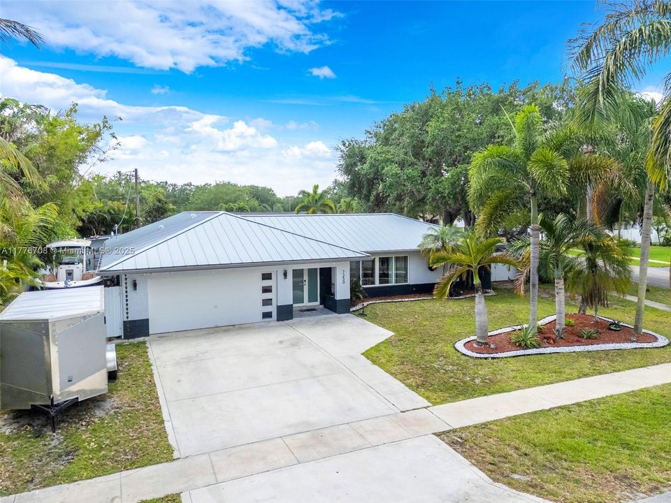 Recently Sold: $810,000 (4 beds, 2 baths, 2030 Square Feet)